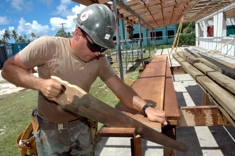 charpentier-LA BRIGUE-min_worker_construction_building_carpenter_male_job_build_helmet-893290